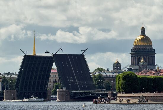 Подготовка ко Дню ВМФ в Санкт-Петербурге