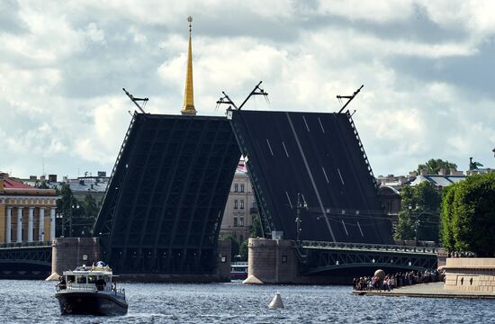 Подготовка ко Дню ВМФ в Санкт-Петербурге