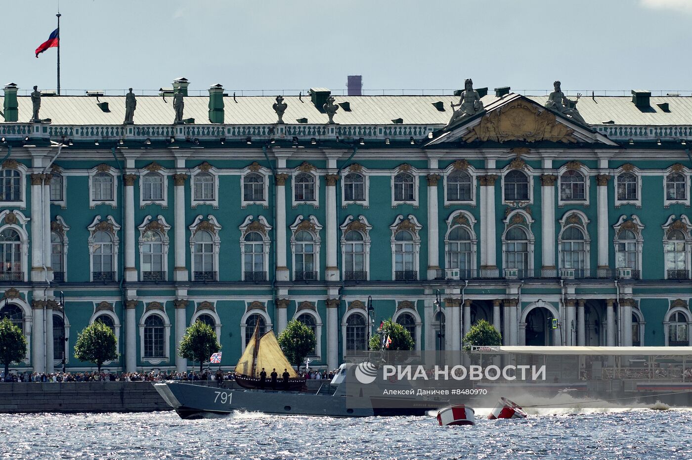 Подготовка ко Дню ВМФ в Санкт-Петербурге