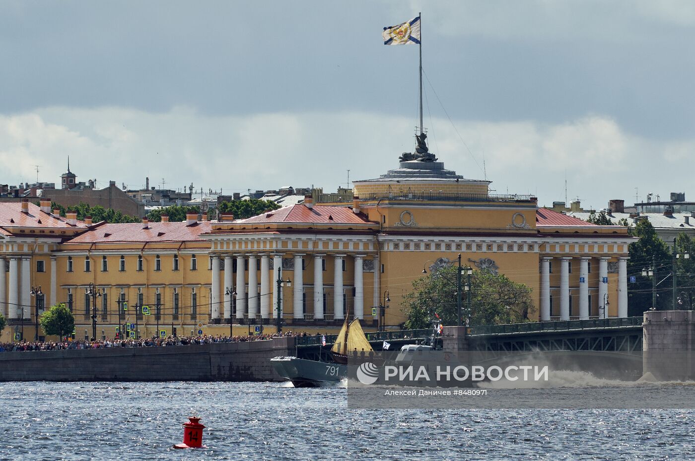 Подготовка ко Дню ВМФ в Санкт-Петербурге