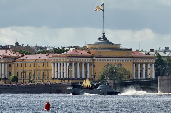 Подготовка ко Дню ВМФ в Санкт-Петербурге