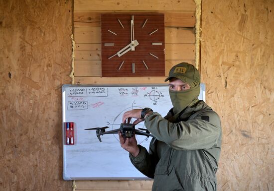 Военнослужащие ЦВО проходят подготовку операторов БПЛА в зоне проведения СВО