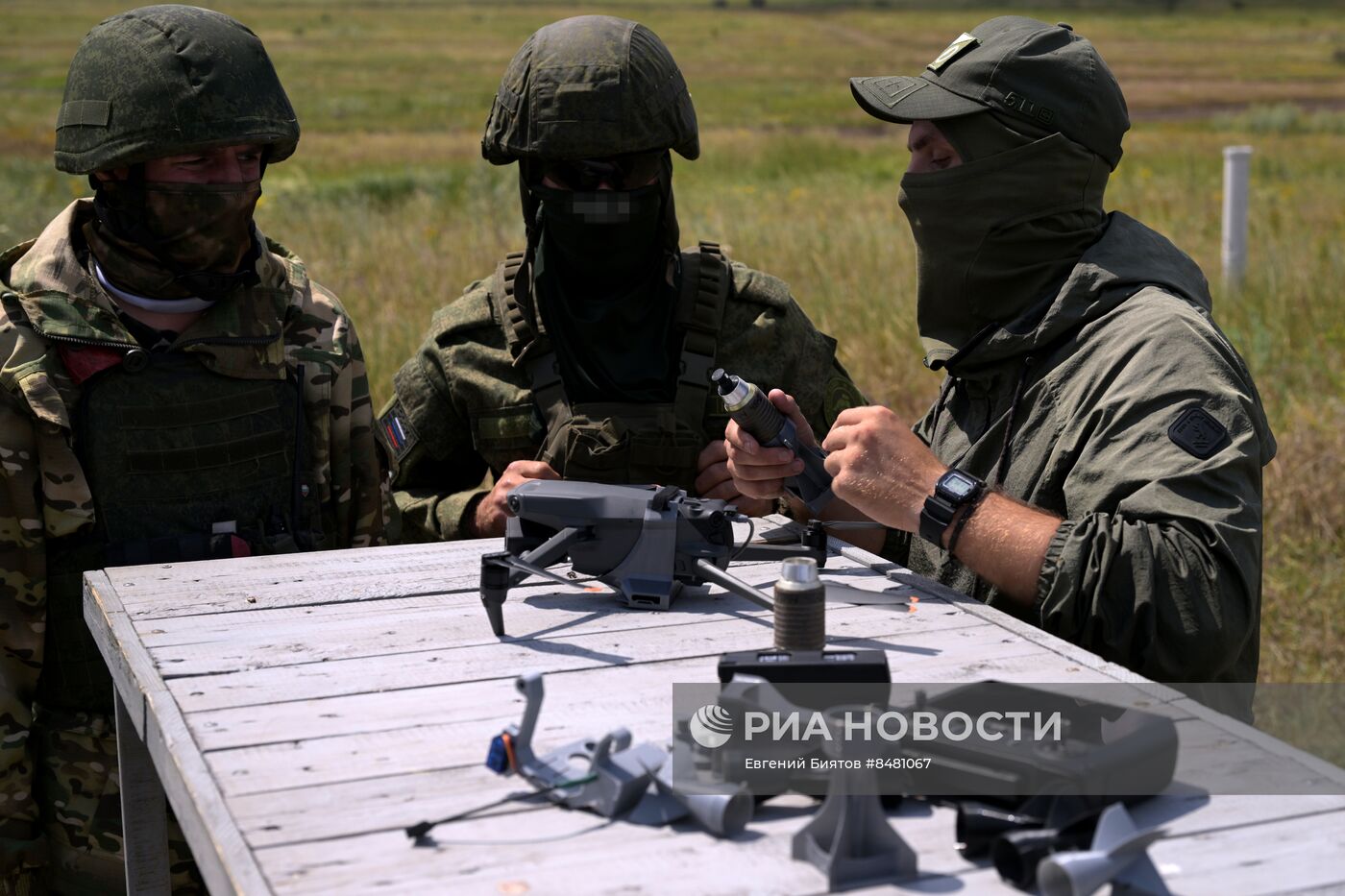 Военнослужащие ЦВО проходят подготовку операторов БПЛА в зоне проведения СВО