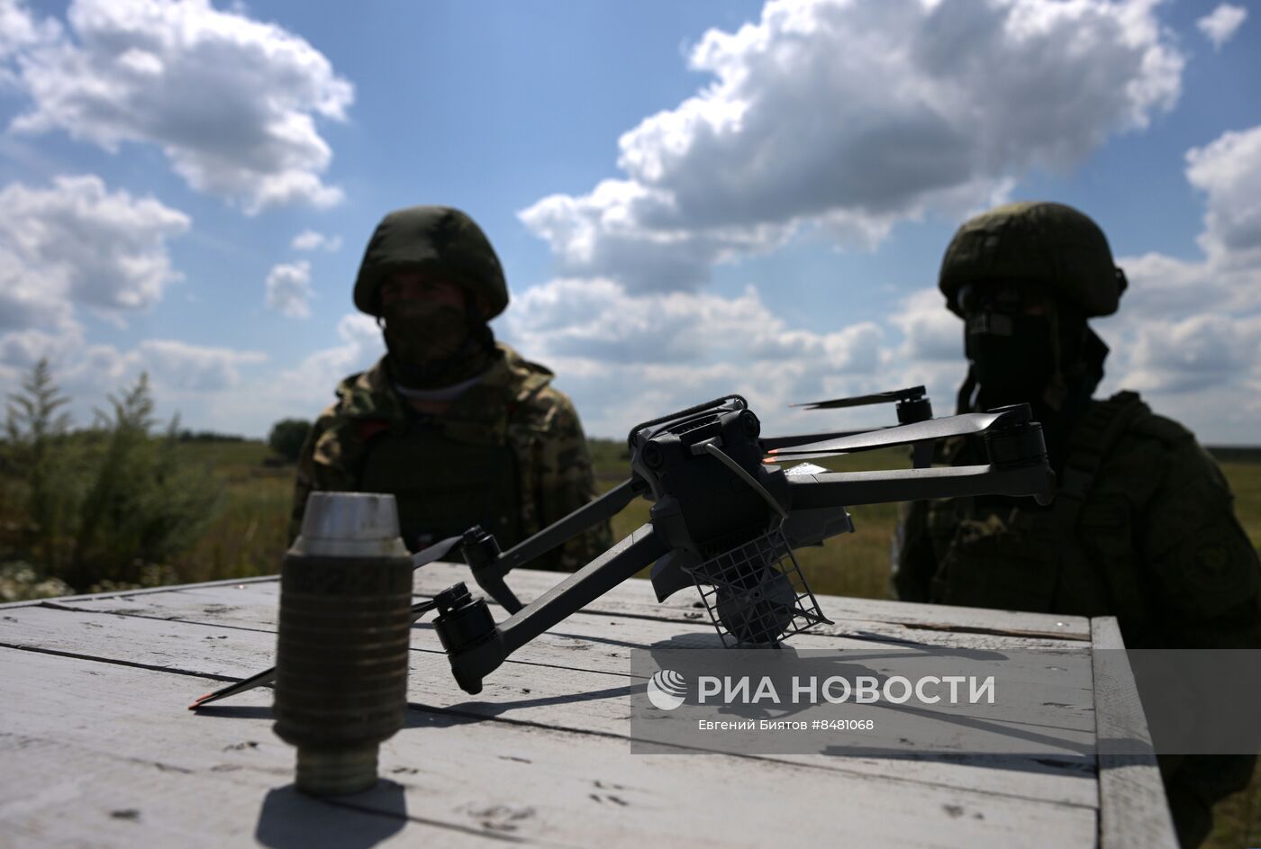 Военнослужащие ЦВО проходят подготовку операторов БПЛА в зоне проведения СВО