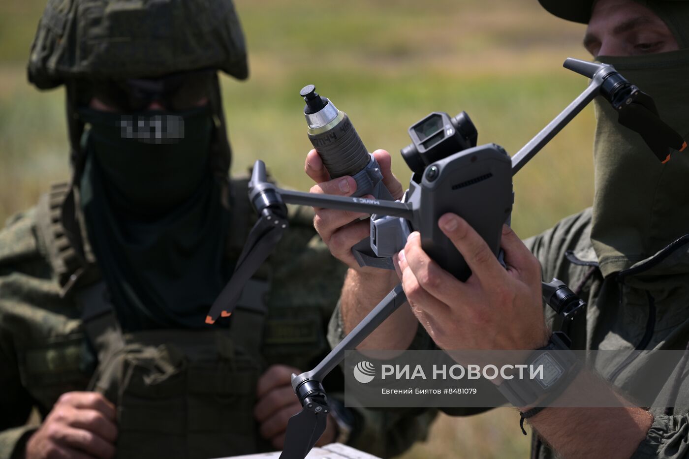 Военнослужащие ЦВО проходят подготовку операторов БПЛА в зоне проведения СВО