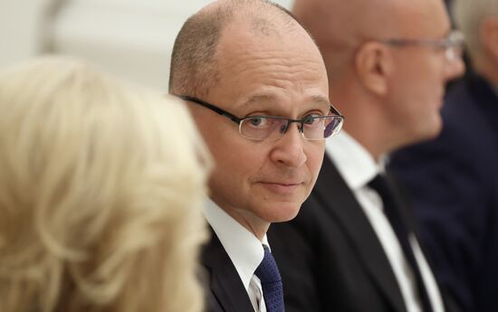 Президент РФ В. Путин провел заседание Наблюдательного совета АНО "Россия - страна возможностей"