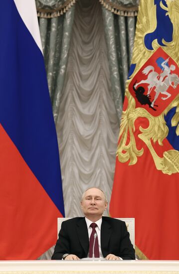 Президент РФ В. Путин провел заседание Наблюдательного совета АНО "Россия - страна возможностей"