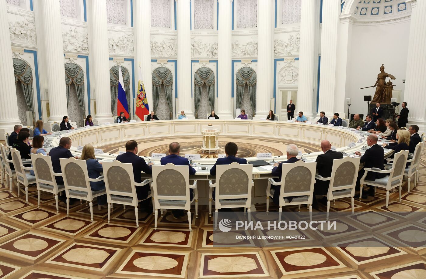 Президент РФ В. Путин провел заседание Наблюдательного совета АНО "Россия - страна возможностей"