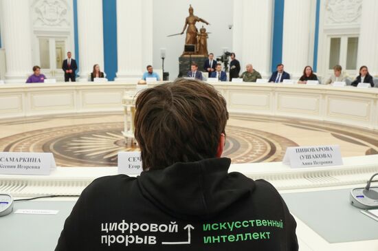 Президент РФ В. Путин провел заседание Наблюдательного совета АНО "Россия - страна возможностей"