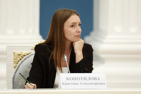 Президент РФ В. Путин провел заседание Наблюдательного совета АНО "Россия - страна возможностей"