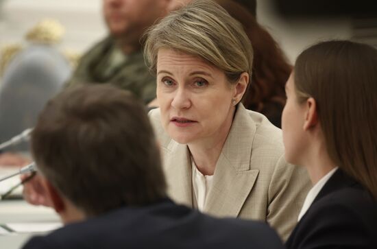 Президент РФ В. Путин провел заседание Наблюдательного совета АНО "Россия - страна возможностей"