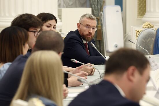 Президент РФ В. Путин провел заседание Наблюдательного совета АНО "Россия - страна возможностей"