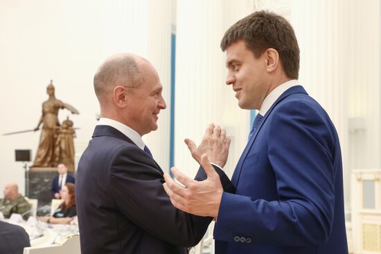 Президент РФ В. Путин провел заседание Наблюдательного совета АНО "Россия - страна возможностей"