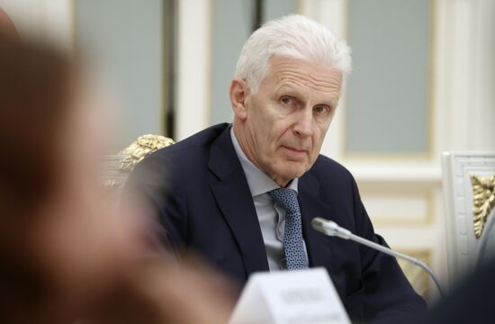 Президент РФ В. Путин провел заседание Наблюдательного совета АНО "Россия - страна возможностей"