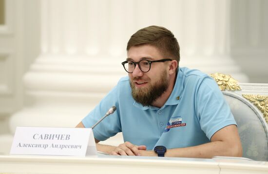 Президент РФ В. Путин провел заседание Наблюдательного совета АНО "Россия - страна возможностей"