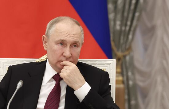 Президент РФ В. Путин провел заседание Наблюдательного совета АНО "Россия - страна возможностей"