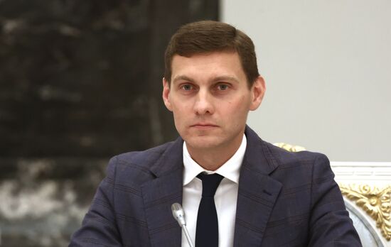 Президент РФ В. Путин провел заседание Наблюдательного совета АНО "Россия - страна возможностей"