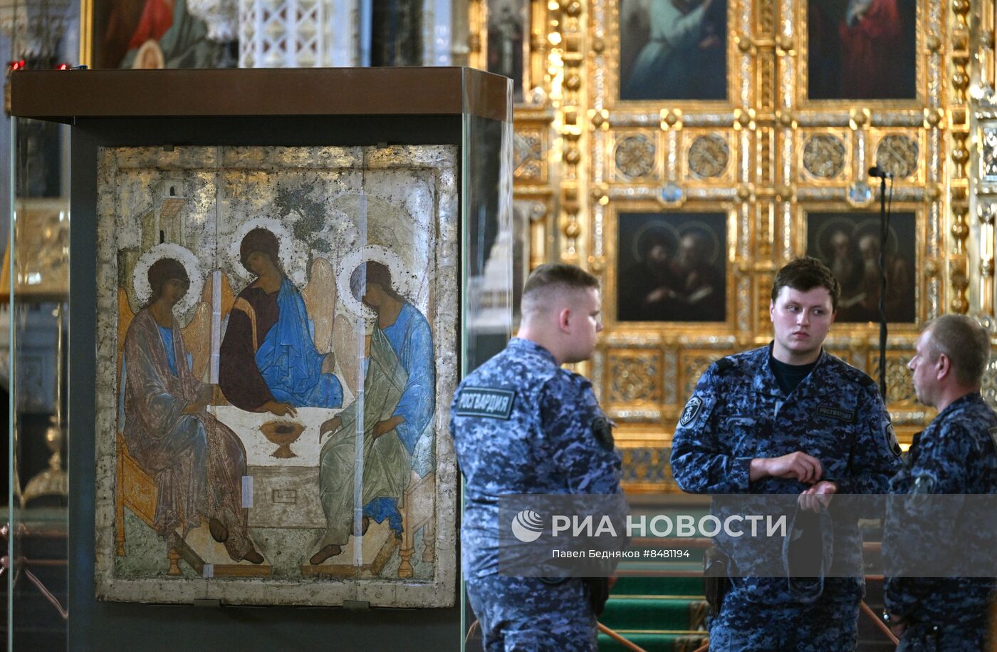 Прибытие иконы А. Рублева "Троица" в реставрационный центр им. Грабаря