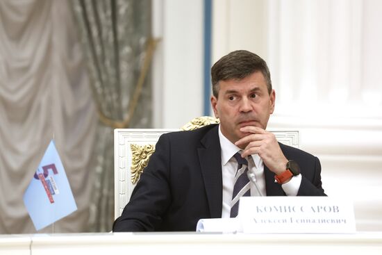 Президент РФ В. Путин провел заседание Наблюдательного совета АНО "Россия - страна возможностей"