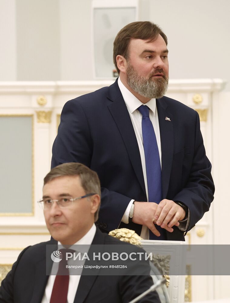 Президент РФ В. Путин провел заседание Наблюдательного совета АНО "Россия - страна возможностей"