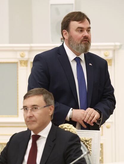 Президент РФ В. Путин провел заседание Наблюдательного совета АНО "Россия - страна возможностей"