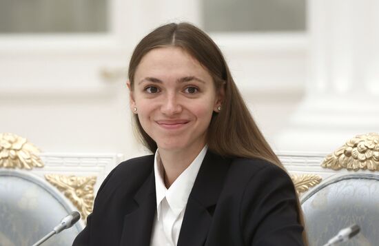 Президент РФ В. Путин провел заседание Наблюдательного совета АНО "Россия - страна возможностей"