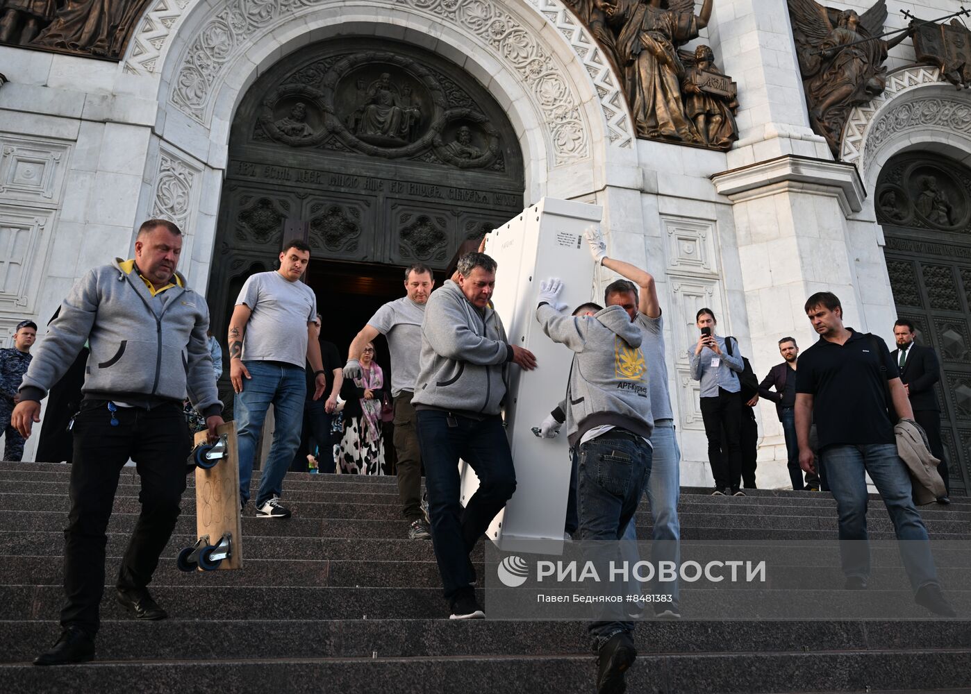 Прибытие иконы А. Рублева "Троица" в реставрационный центр им. Грабаря