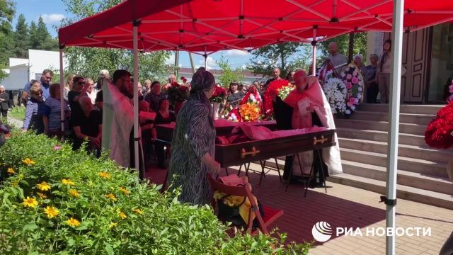 В Белгородской области простились с семейной парой, погибшей при атаке на Крымский мост