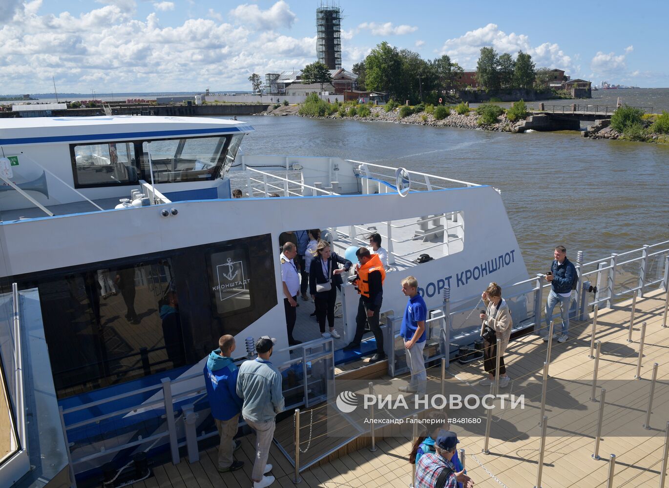 Скоростной катамаран. Катамаран СПБ. Скоростной катамаран в Петергоф. Скоростной катамаран до Петергофа.