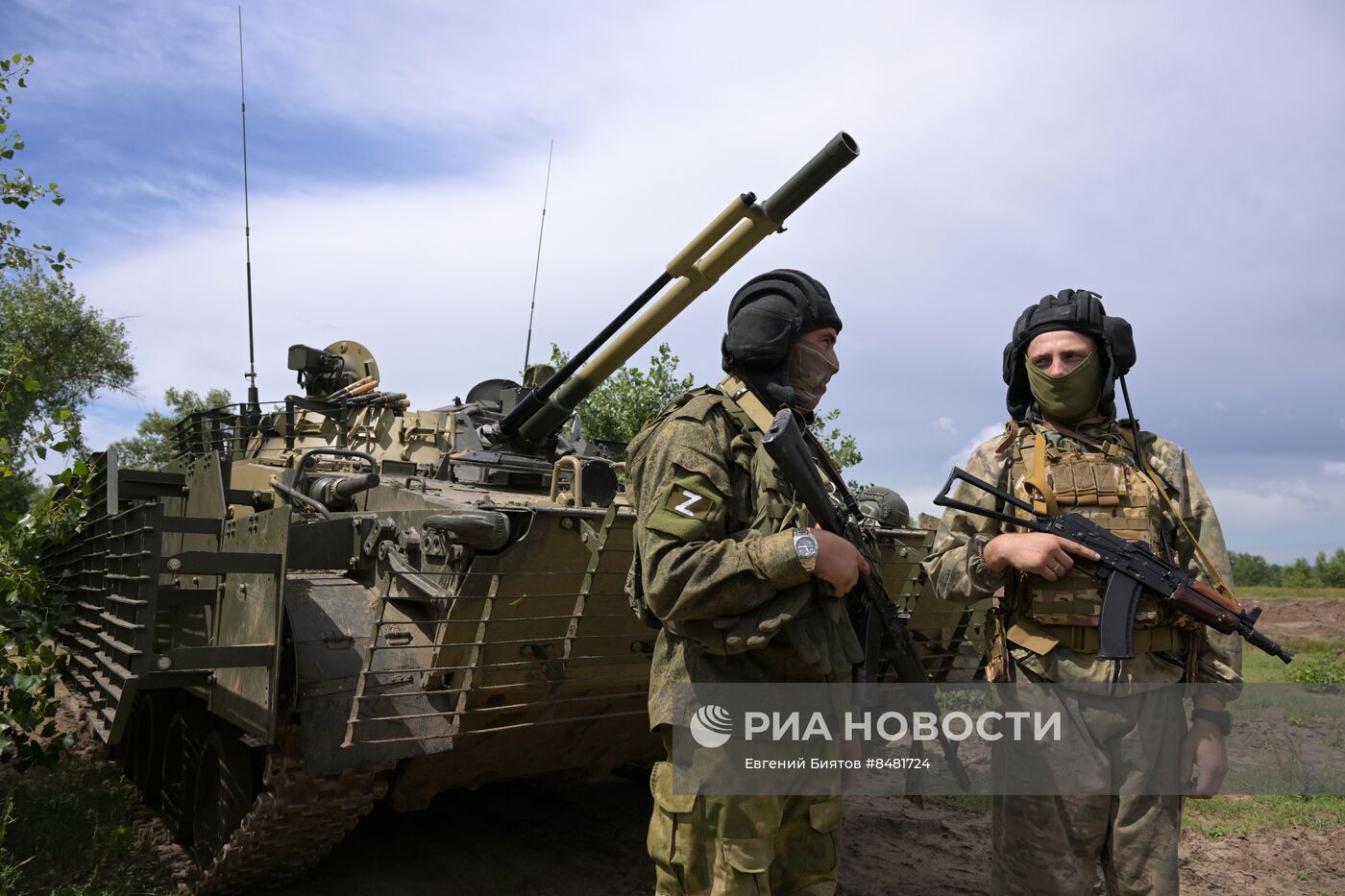 Добровольцы ЦВО проходят подготовку на БМП-3 в тыловом районе проведения СВО