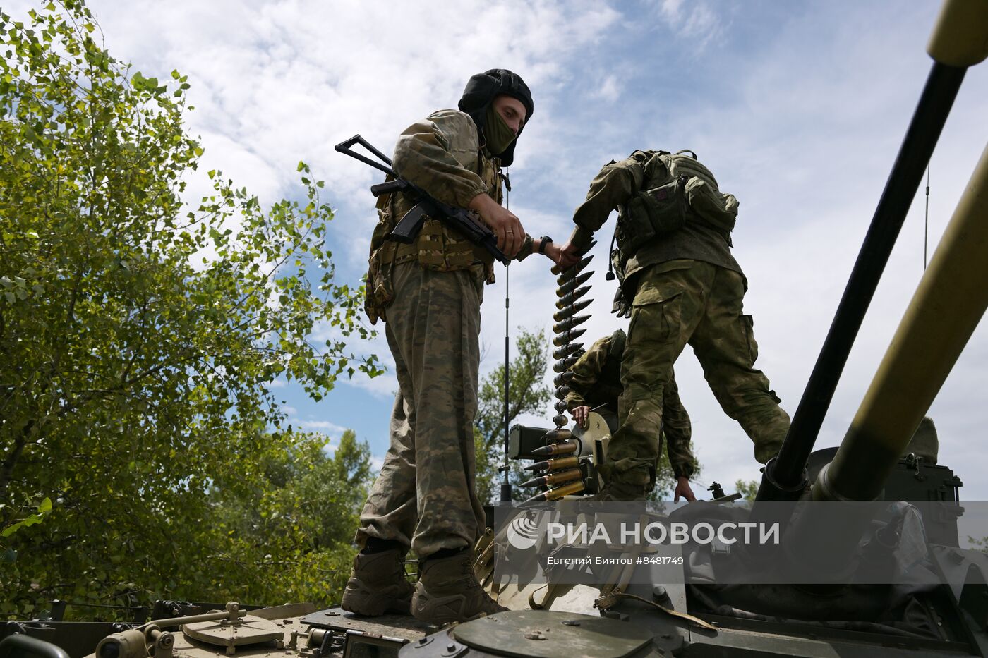 Добровольцы ЦВО проходят подготовку на БМП-3 в тыловом районе проведения СВО