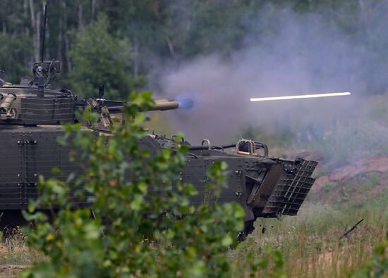 Добровольцы ЦВО проходят подготовку на БМП-3 в тыловом районе проведения СВО