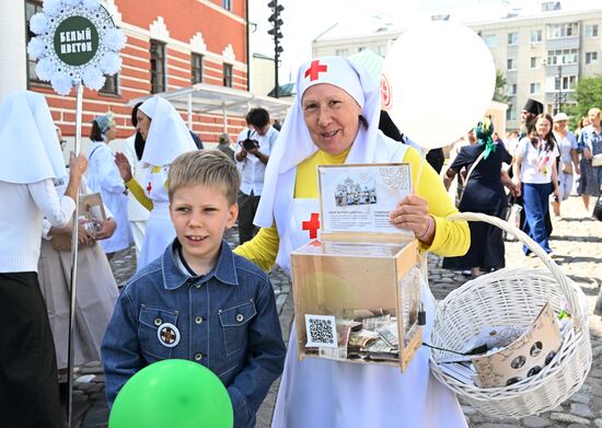 Благотворительная акция "Белый цветок" в Казани