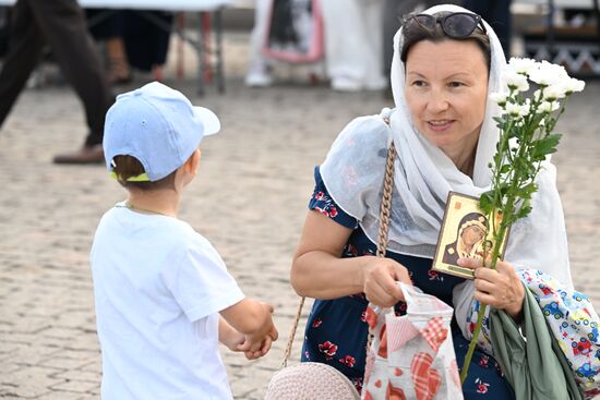 Благотворительная акция "Белый цветок" в Казани