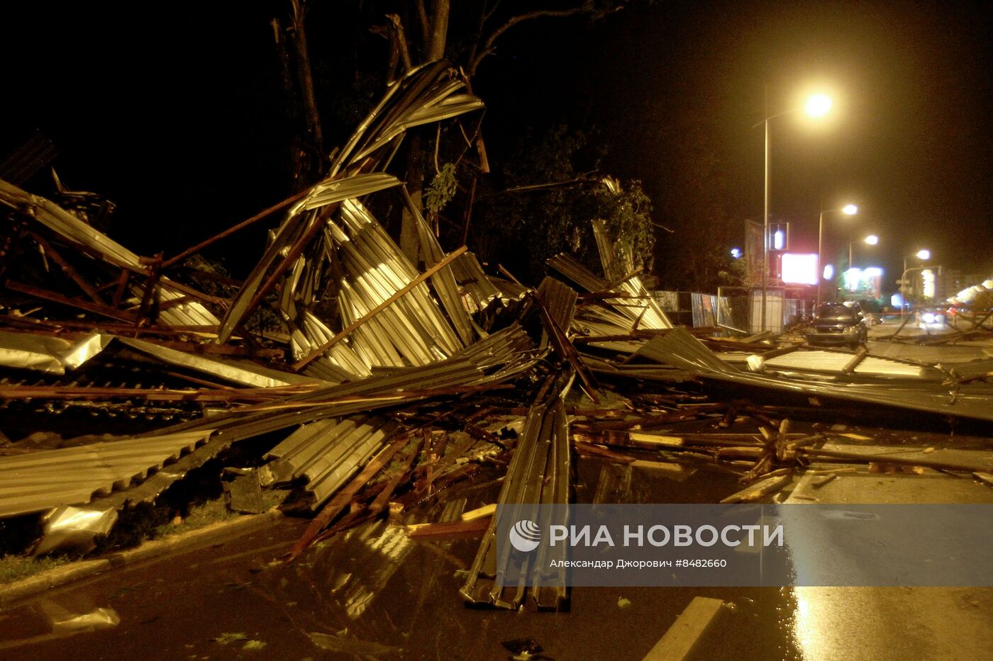 Последствия бури в сербском городе Нови-Сад