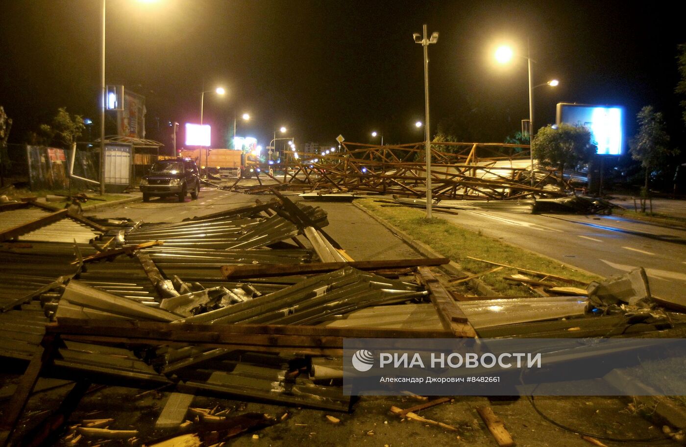 Последствия бури в сербском городе Нови-Сад