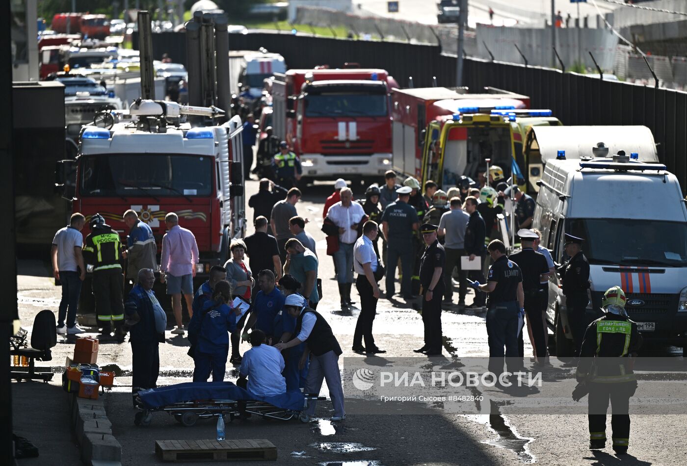 Прорыв горячей воды в ТЦ "Времена года" в Москве