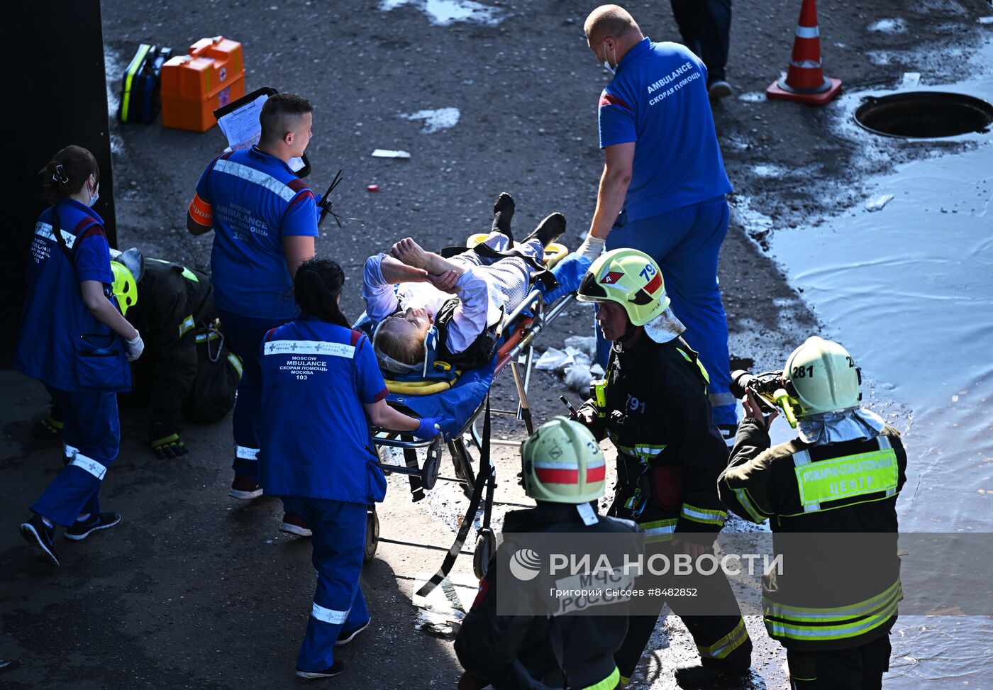 Прорыв горячей воды в ТЦ "Времена года" в Москве