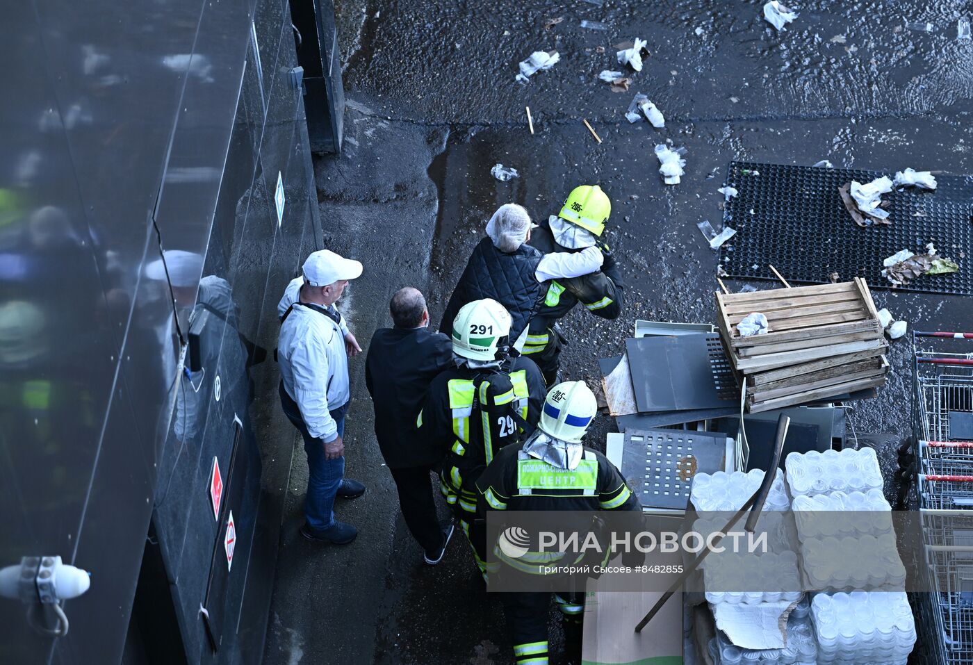 Прорыв горячей воды в ТЦ "Времена года" в Москве