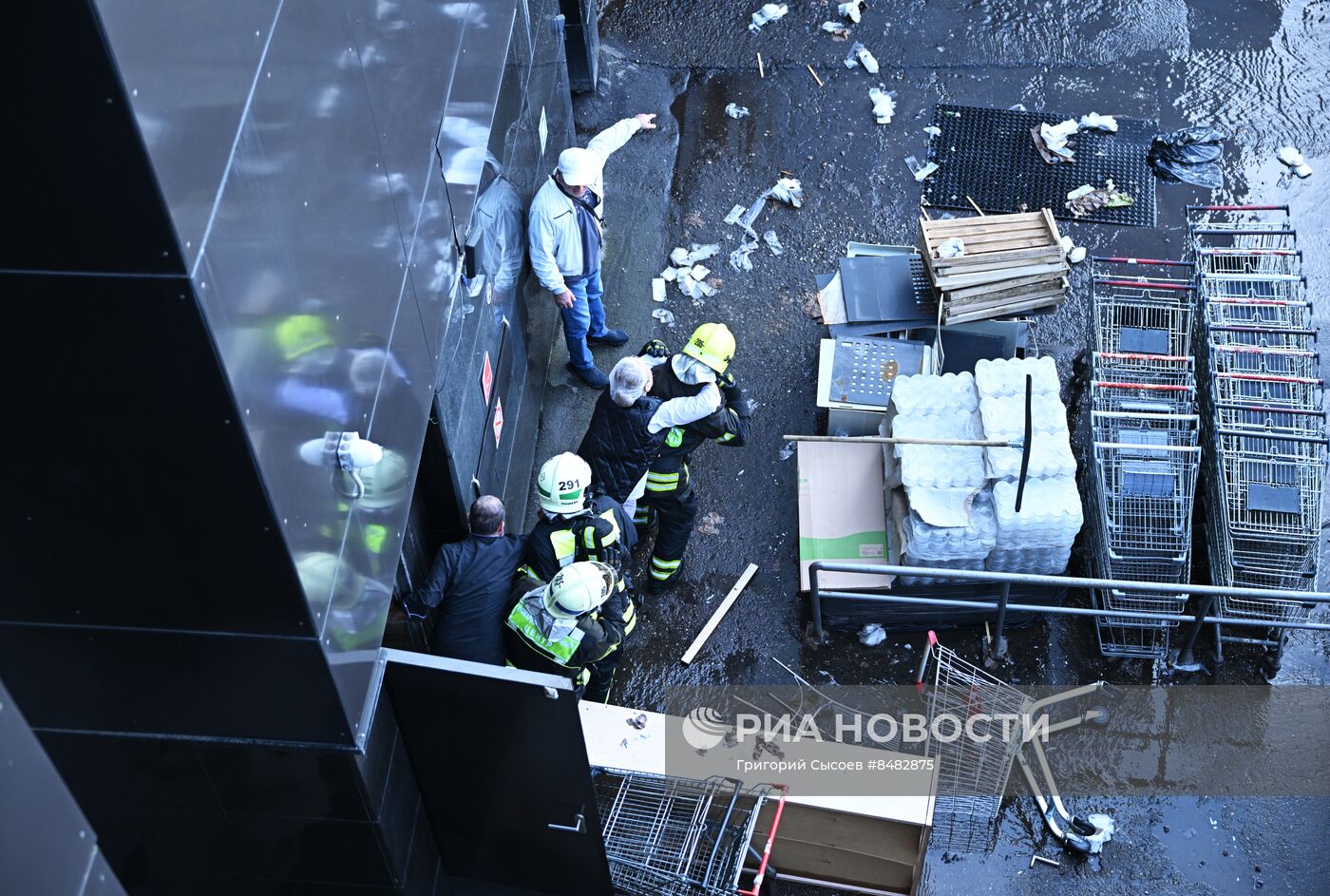 Прорыв горячей воды в ТЦ "Времена года" в Москве