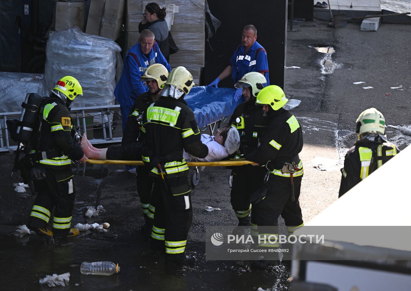 Прорыв горячей воды в ТЦ "Времена года" в Москве