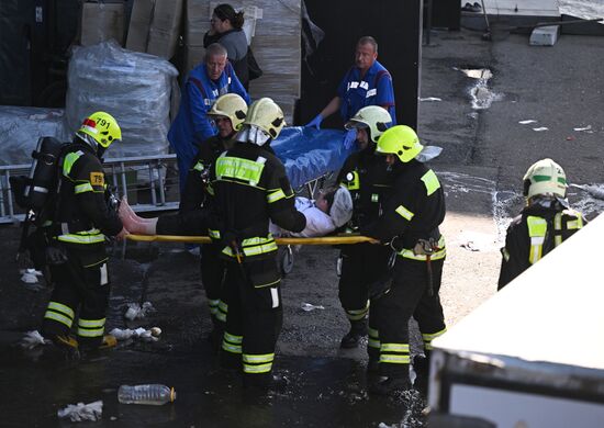 Прорыв горячей воды в ТЦ "Времена года" в Москве