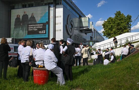 Прорыв горячей воды в ТЦ "Времена года" в Москве