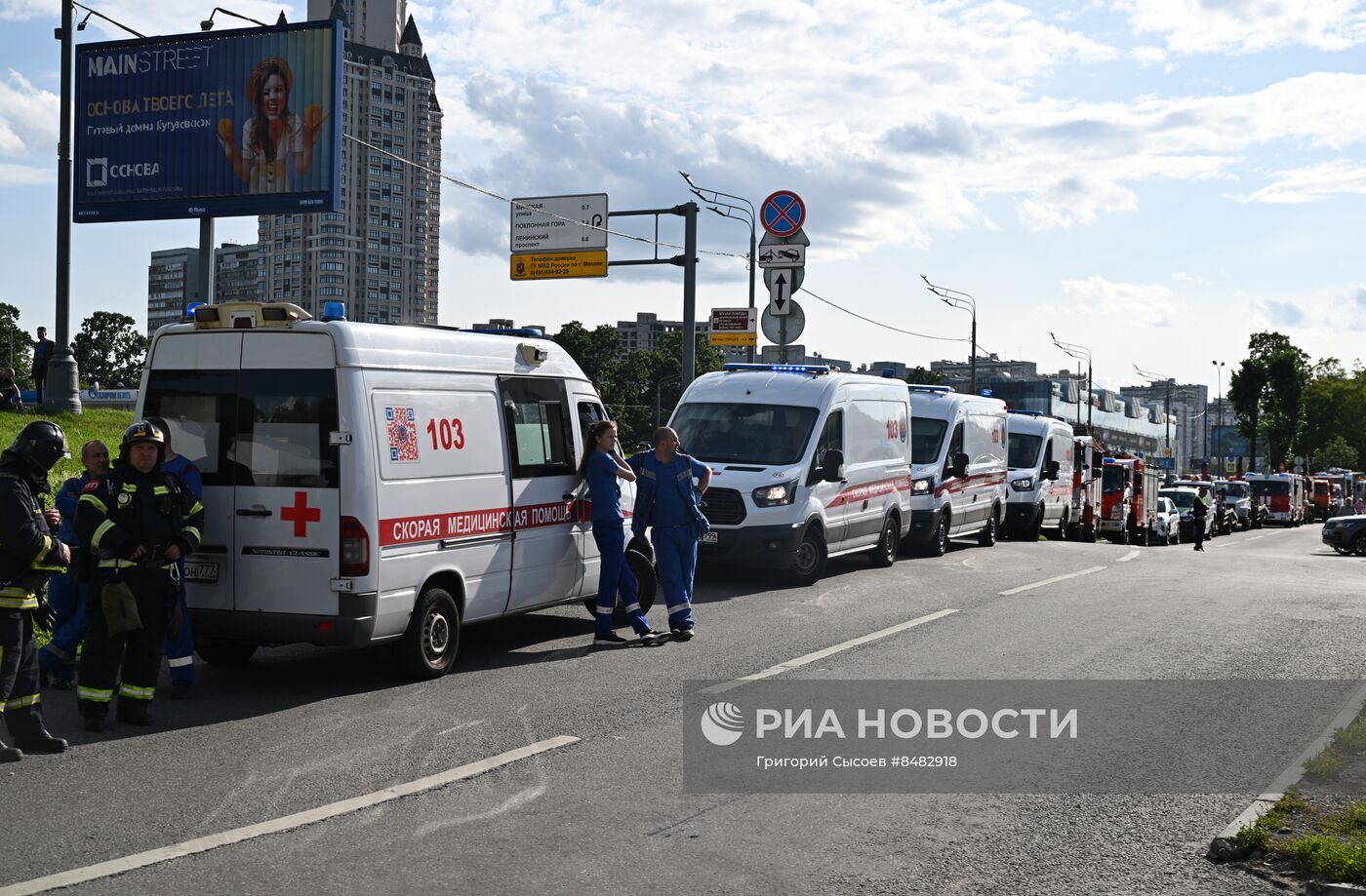 Прорыв горячей воды в ТЦ "Времена года" в Москве