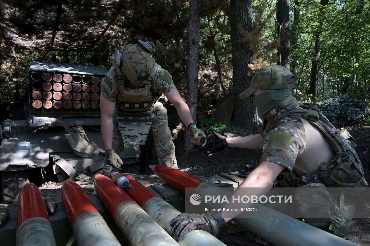 Расчеты РСЗО "Град" ЦВО ведут огонь агитационными снарядами по позициям ВСУ на Краснолиманском направлении