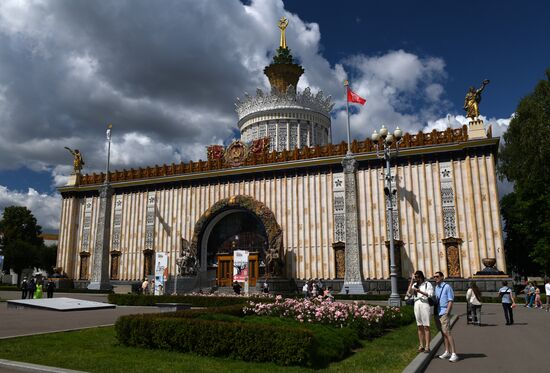 Парк ВДНХ в Москве
