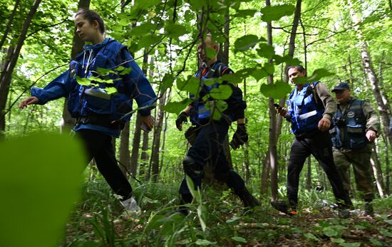 Учения добровольцев Национального центра помощи пропавшим детям в Казани