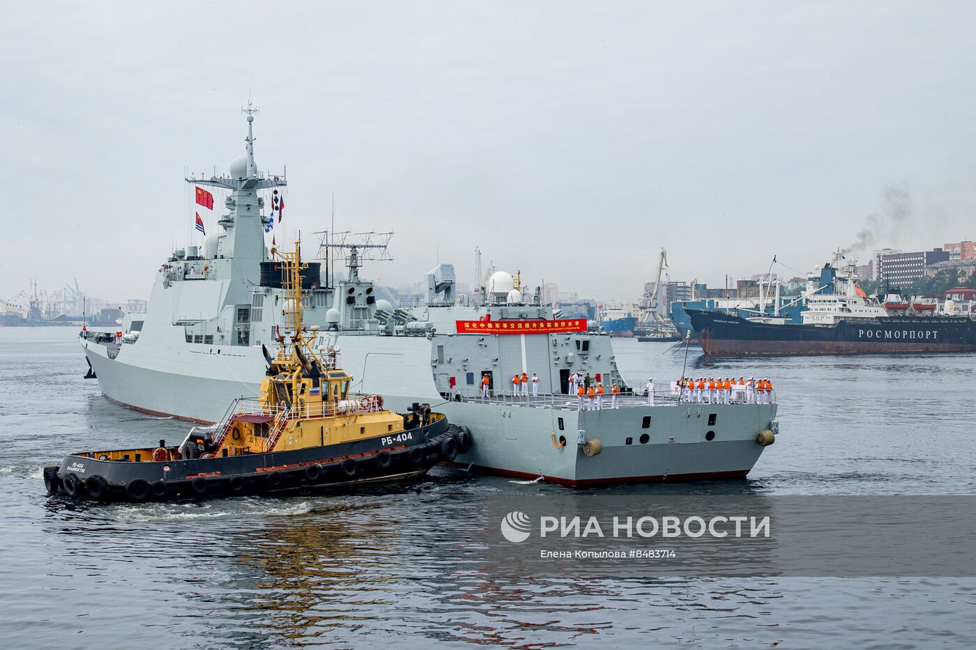 Корабли ВМС Китая прибыли во Владивосток после совместных российско-китайских учений