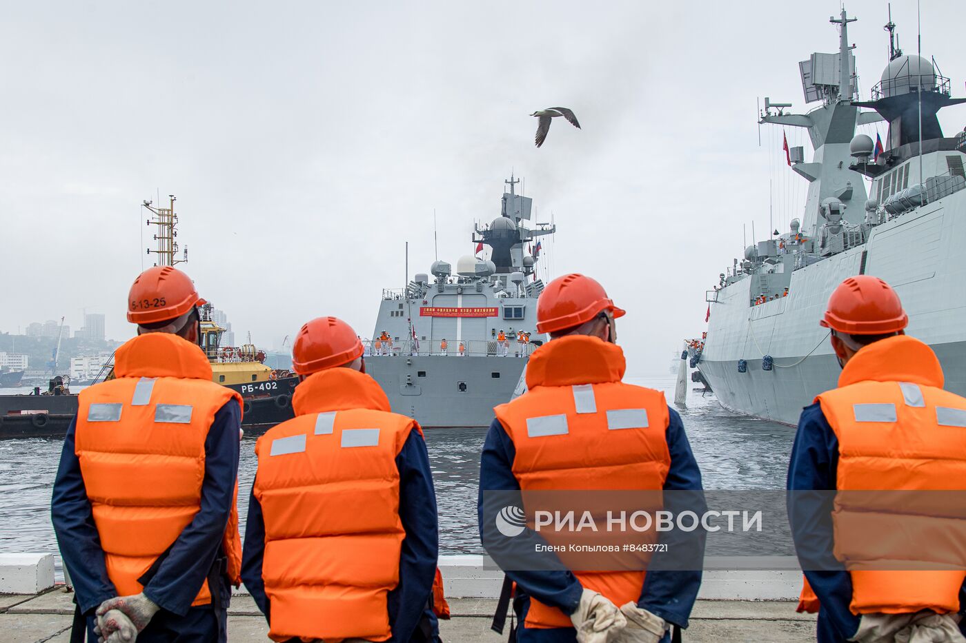 Корабли ВМС Китая прибыли во Владивосток после совместных российско-китайских учений