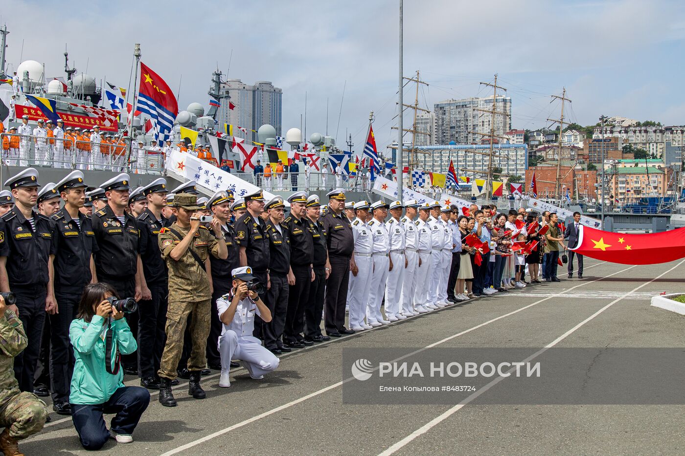 Корабли ВМС Китая прибыли во Владивосток после совместных российско-китайских учений